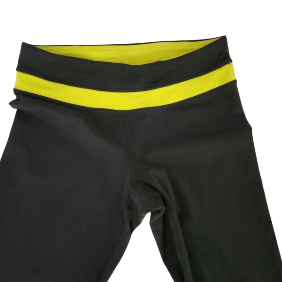 LULULEMON Run: Inspire Crop II black and yellow size 4 - Picture 4 of 14